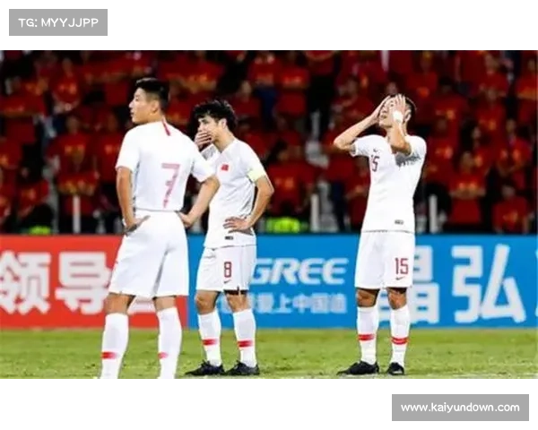 世俱杯争议风暴！切尔西将帅怒批裁判判罚 + 暂停决定